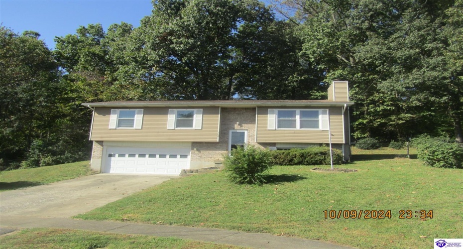 Creekside Court, Radcliff, Kentucky 40160, ,2 BathroomsBathrooms,For Sale,Creekside Court,HK24003845