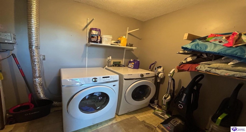 Creekside Court, Radcliff, Kentucky 40160, ,2 BathroomsBathrooms,For Sale,Creekside Court,HK24003845