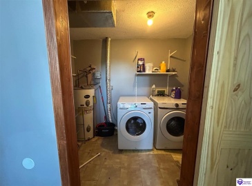 Creekside Court, Radcliff, Kentucky 40160, ,2 BathroomsBathrooms,For Sale,Creekside Court,HK24003845