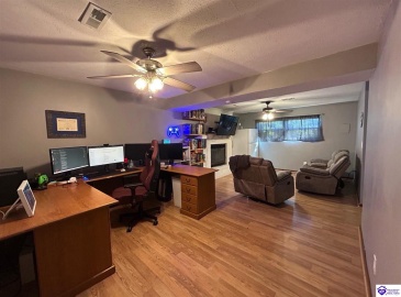 Creekside Court, Radcliff, Kentucky 40160, ,2 BathroomsBathrooms,For Sale,Creekside Court,HK24003845