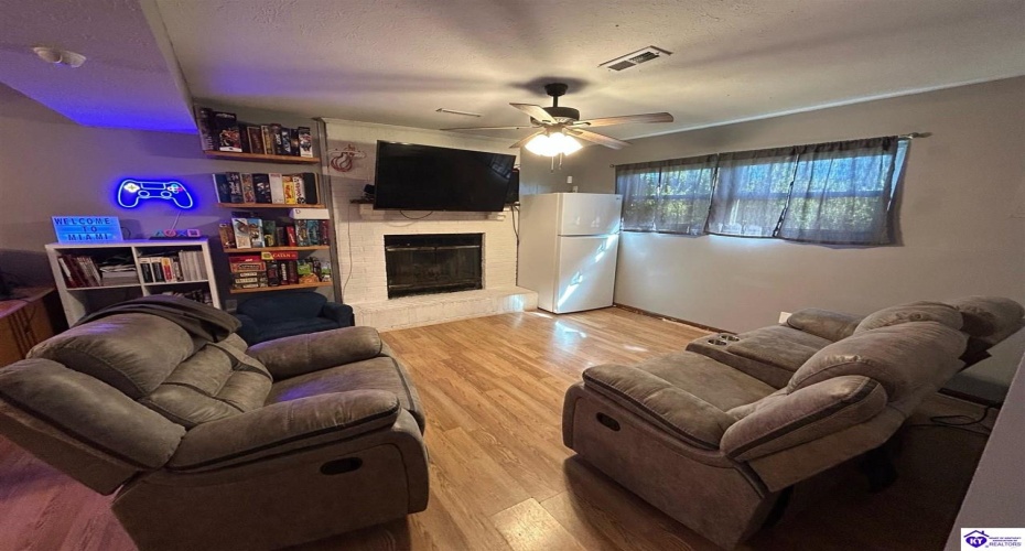 Creekside Court, Radcliff, Kentucky 40160, ,2 BathroomsBathrooms,For Sale,Creekside Court,HK24003845