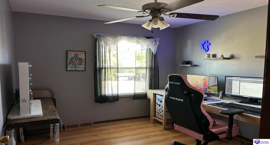 Creekside Court, Radcliff, Kentucky 40160, ,2 BathroomsBathrooms,For Sale,Creekside Court,HK24003845