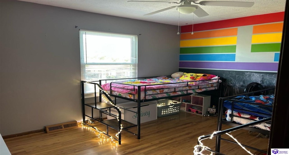 Creekside Court, Radcliff, Kentucky 40160, ,2 BathroomsBathrooms,For Sale,Creekside Court,HK24003845