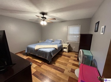 Creekside Court, Radcliff, Kentucky 40160, ,2 BathroomsBathrooms,For Sale,Creekside Court,HK24003845