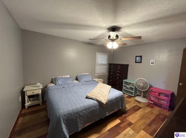 Creekside Court, Radcliff, Kentucky 40160, ,2 BathroomsBathrooms,For Sale,Creekside Court,HK24003845