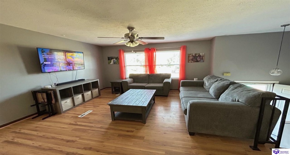 Creekside Court, Radcliff, Kentucky 40160, ,2 BathroomsBathrooms,For Sale,Creekside Court,HK24003845