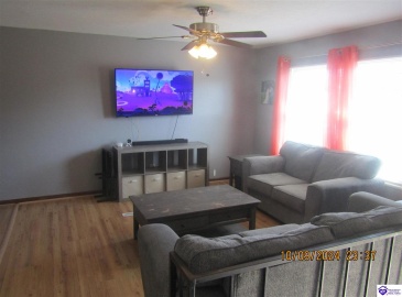 Creekside Court, Radcliff, Kentucky 40160, ,2 BathroomsBathrooms,For Sale,Creekside Court,HK24003845