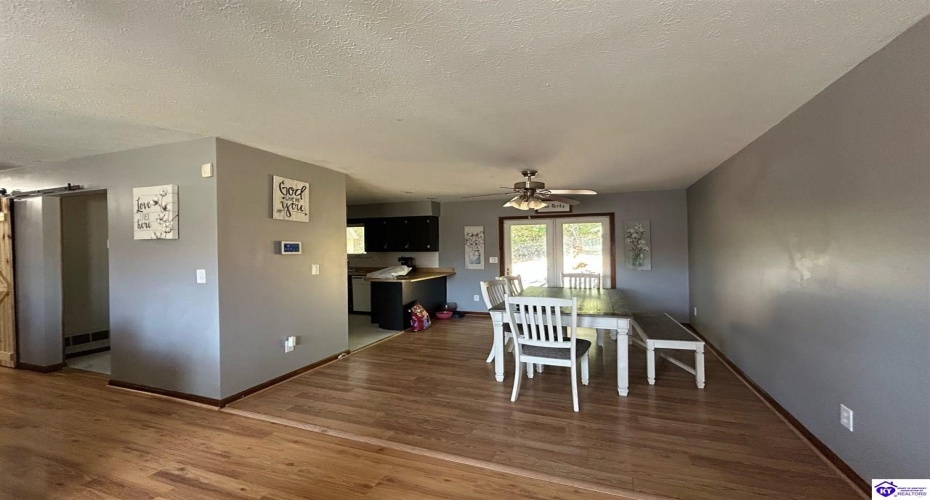 Creekside Court, Radcliff, Kentucky 40160, ,2 BathroomsBathrooms,For Sale,Creekside Court,HK24003845