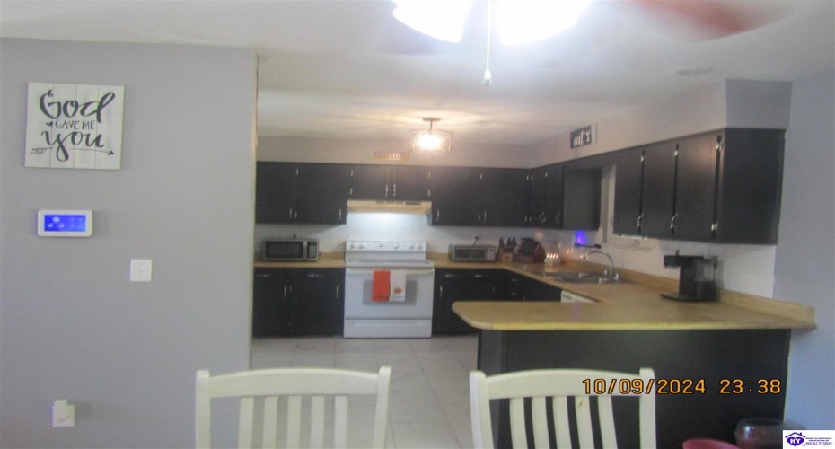 Creekside Court, Radcliff, Kentucky 40160, ,2 BathroomsBathrooms,For Sale,Creekside Court,HK24003845