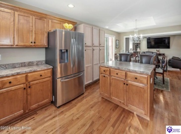 Pembrooke Drive, Bardstown, Kentucky 40004, ,3 BathroomsBathrooms,For Sale,Pembrooke Drive,HK24004216