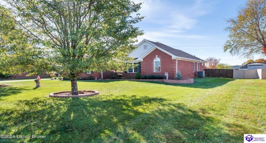 Pembrooke Drive, Bardstown, Kentucky 40004, ,3 BathroomsBathrooms,For Sale,Pembrooke Drive,HK24004216