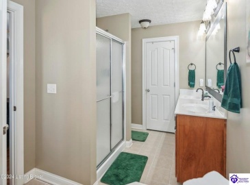 Pembrooke Drive, Bardstown, Kentucky 40004, ,3 BathroomsBathrooms,For Sale,Pembrooke Drive,HK24004216