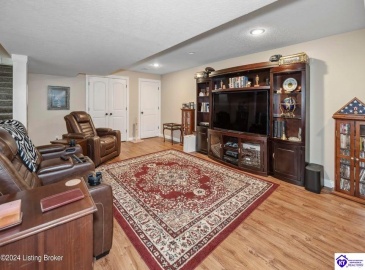 Pembrooke Drive, Bardstown, Kentucky 40004, ,3 BathroomsBathrooms,For Sale,Pembrooke Drive,HK24004216