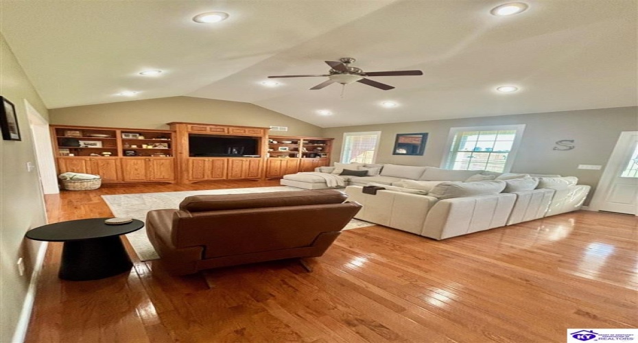 Blossom Lane, Campbellsville, Kentucky 42718, ,3 BathroomsBathrooms,For Sale,Blossom Lane,HK24004489