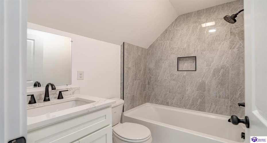 Boundary Oak Dr, Buffalo, Kentucky 42716, ,3 BathroomsBathrooms,For Sale,Boundary Oak Dr,HK24004490