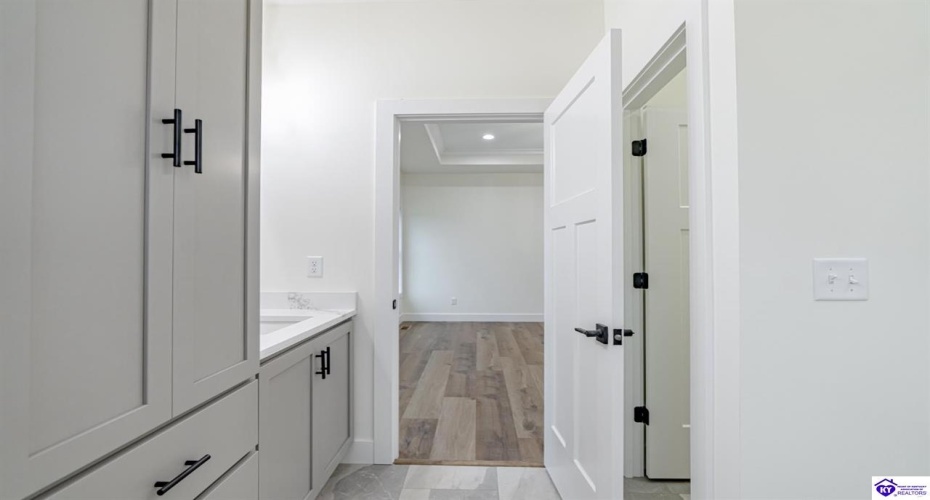 Johnathon Ct, Hodgenville, Kentucky 42748, ,2 BathroomsBathrooms,For Sale,Johnathon Ct,HK24004495