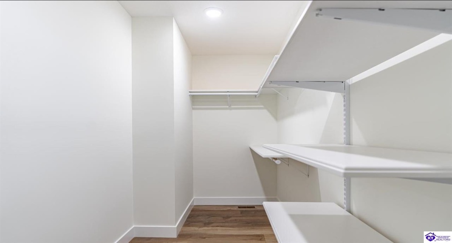 Johnathon Ct, Hodgenville, Kentucky 42748, ,2 BathroomsBathrooms,For Sale,Johnathon Ct,HK24004495