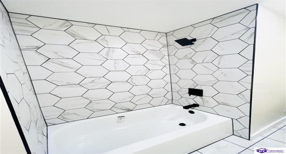 Poplar Avenue, Magnolia, Kentucky 42757, ,2 BathroomsBathrooms,For Sale,Poplar Avenue,HK24004503