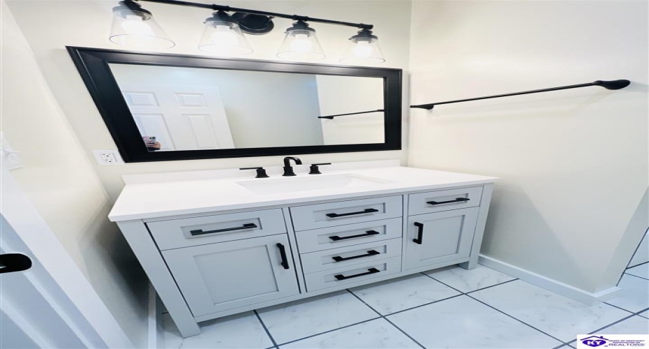 Poplar Avenue, Magnolia, Kentucky 42757, ,2 BathroomsBathrooms,For Sale,Poplar Avenue,HK24004503