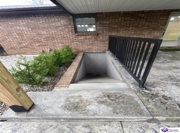 Poplar Avenue, Magnolia, Kentucky 42757, ,2 BathroomsBathrooms,For Sale,Poplar Avenue,HK24004503