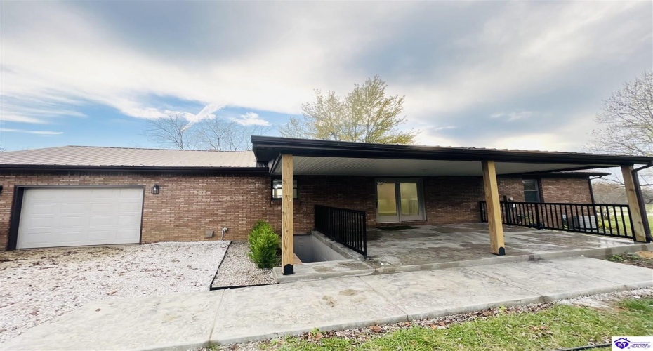 Poplar Avenue, Magnolia, Kentucky 42757, ,2 BathroomsBathrooms,For Sale,Poplar Avenue,HK24004503