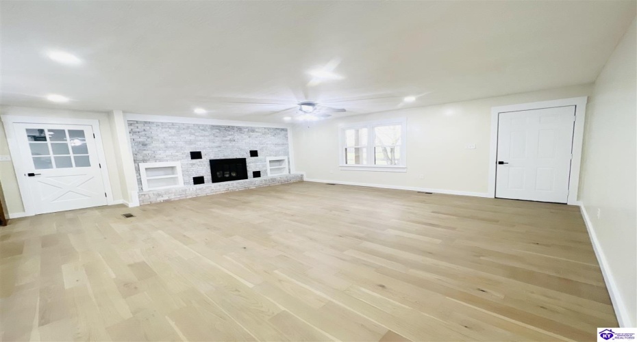 Poplar Avenue, Magnolia, Kentucky 42757, ,2 BathroomsBathrooms,For Sale,Poplar Avenue,HK24004503