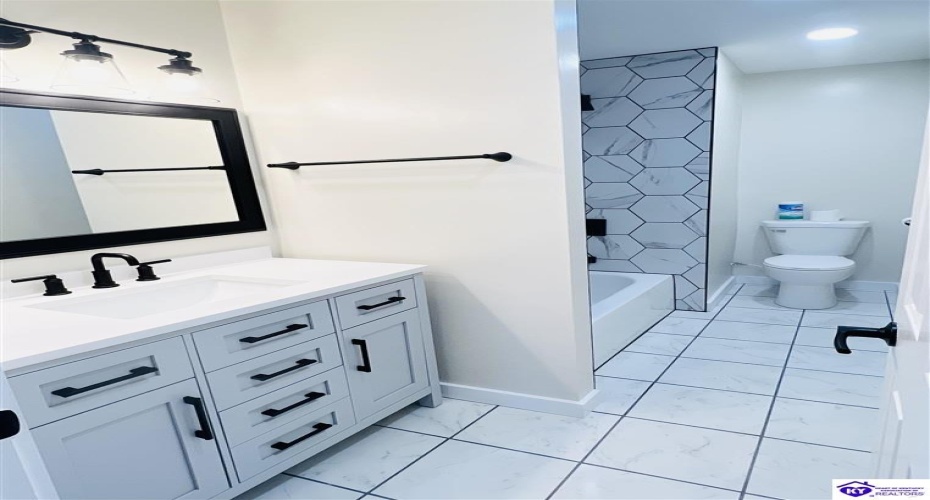 Poplar Avenue, Magnolia, Kentucky 42757, ,2 BathroomsBathrooms,For Sale,Poplar Avenue,HK24004503