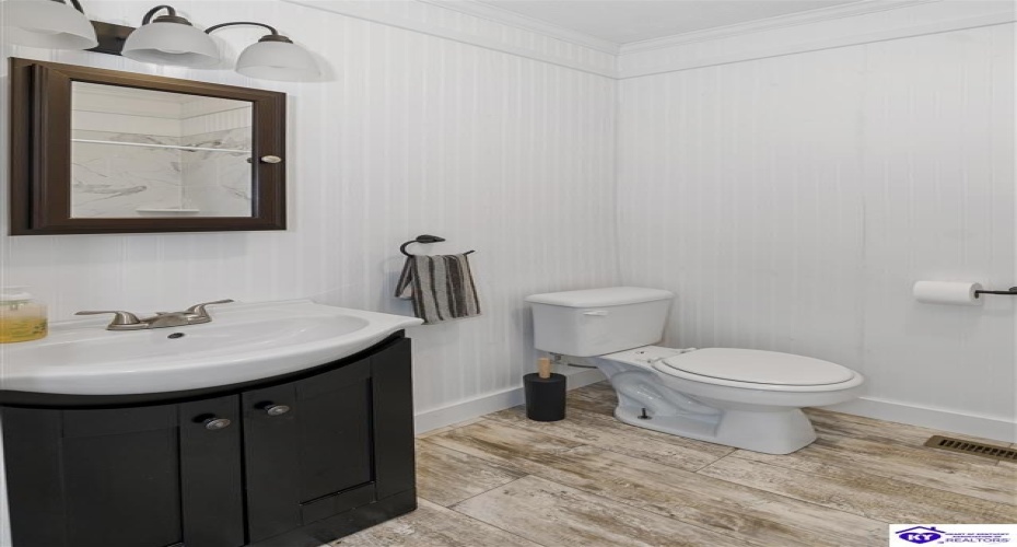 Jackson Highway, Hardyville, Kentucky 42746, ,1 BathroomBathrooms,For Sale,Jackson Highway,HK24004504