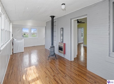 Jackson Highway, Hardyville, Kentucky 42746, ,1 BathroomBathrooms,For Sale,Jackson Highway,HK24004504