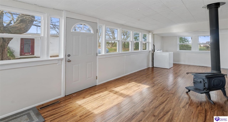 Jackson Highway, Hardyville, Kentucky 42746, ,1 BathroomBathrooms,For Sale,Jackson Highway,HK24004504