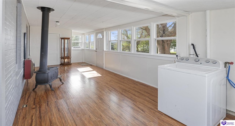 Jackson Highway, Hardyville, Kentucky 42746, ,1 BathroomBathrooms,For Sale,Jackson Highway,HK24004504