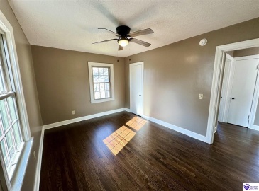 Whitehall Street, Elizabethtown, Kentucky 42701, ,1 BathroomBathrooms,For Sale,Whitehall Street,HK24004514