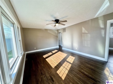 Whitehall Street, Elizabethtown, Kentucky 42701, ,1 BathroomBathrooms,For Sale,Whitehall Street,HK24004514