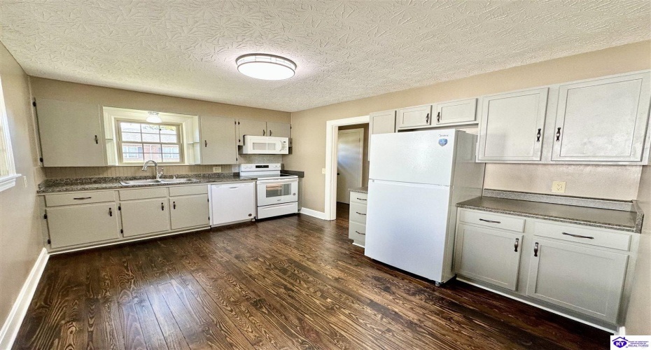 Whitehall Street, Elizabethtown, Kentucky 42701, ,1 BathroomBathrooms,For Sale,Whitehall Street,HK24004514