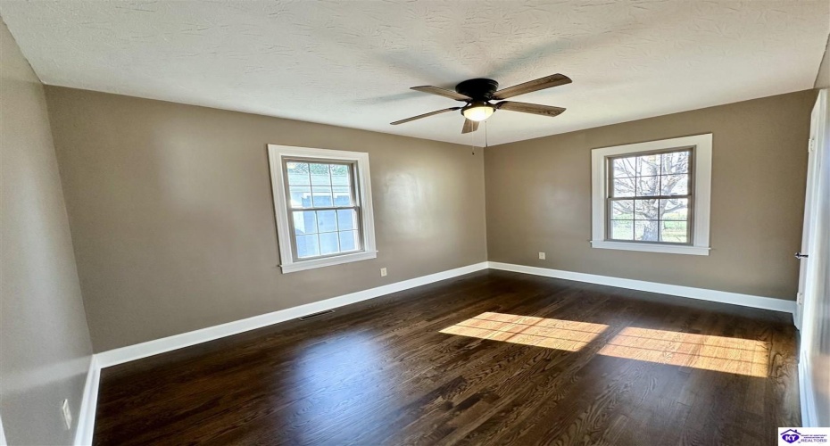 Whitehall Street, Elizabethtown, Kentucky 42701, ,1 BathroomBathrooms,For Sale,Whitehall Street,HK24004514