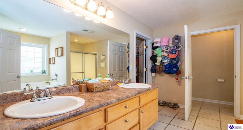 Weston Court, Rineyville, Kentucky 40162, ,3 BathroomsBathrooms,For Sale,Weston Court,HK24004521