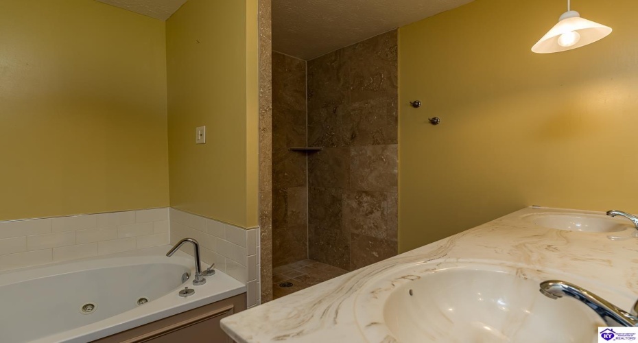 Cabernet Drive, Vine Grove, Kentucky 40175, ,2 BathroomsBathrooms,For Sale,Cabernet Drive,HK24004523