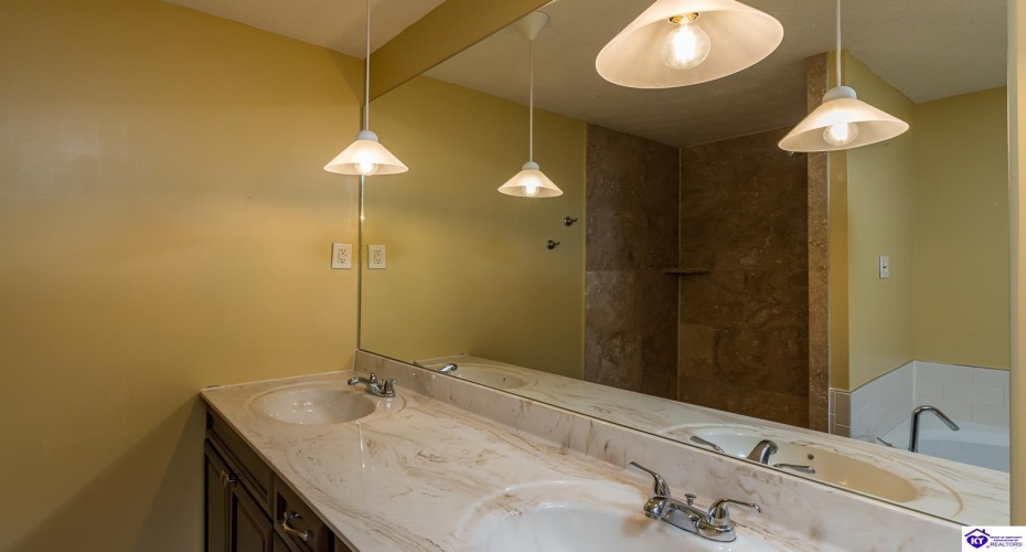 Cabernet Drive, Vine Grove, Kentucky 40175, ,2 BathroomsBathrooms,For Sale,Cabernet Drive,HK24004523