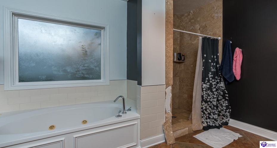 Cabernet Drive, Vine Grove, Kentucky 40175, ,2 BathroomsBathrooms,For Sale,Cabernet Drive,HK24004523