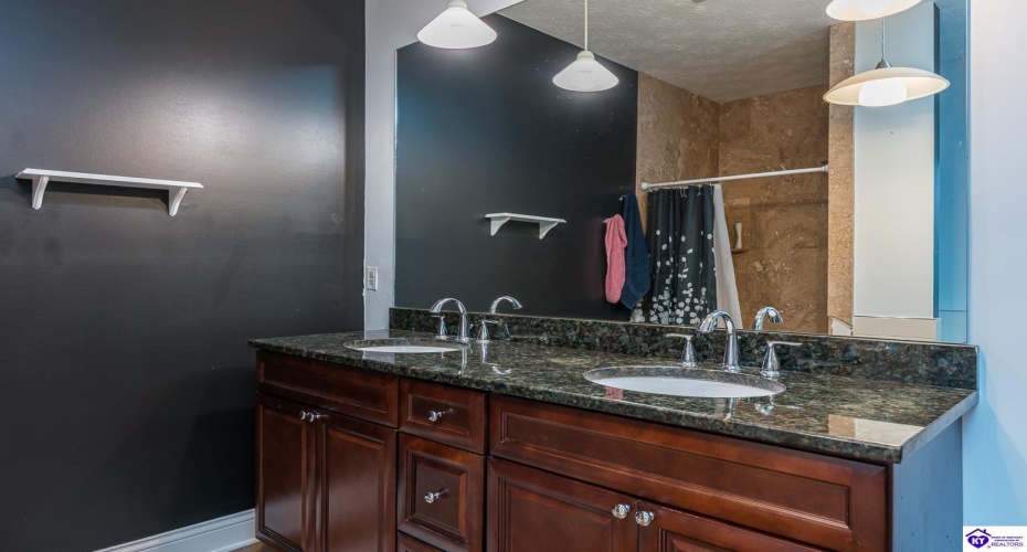 Cabernet Drive, Vine Grove, Kentucky 40175, ,2 BathroomsBathrooms,For Sale,Cabernet Drive,HK24004523