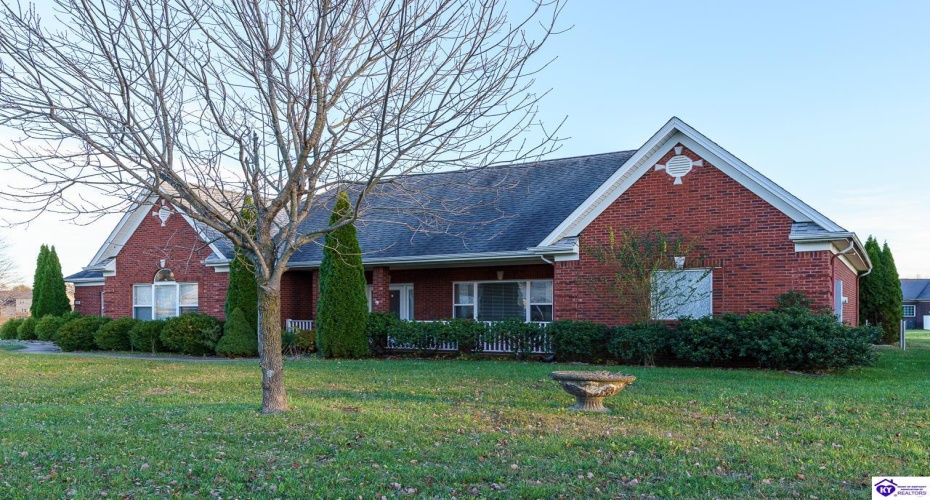Cabernet Drive, Vine Grove, Kentucky 40175, ,2 BathroomsBathrooms,For Sale,Cabernet Drive,HK24004523