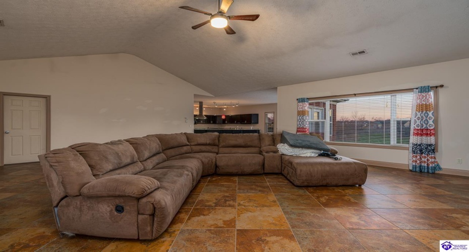 Cabernet Drive, Vine Grove, Kentucky 40175, ,2 BathroomsBathrooms,For Sale,Cabernet Drive,HK24004523