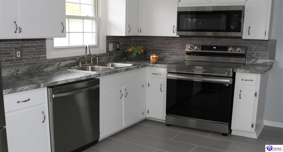 Pear Orchard Rd NW, Elizabethtown, Kentucky 42701, ,2 BathroomsBathrooms,For Sale,Pear Orchard Rd NW,HK24004525