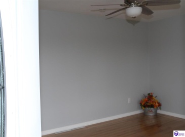 Pear Orchard Rd NW, Elizabethtown, Kentucky 42701, ,2 BathroomsBathrooms,For Sale,Pear Orchard Rd NW,HK24004525