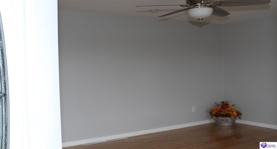 Pear Orchard Rd NW, Elizabethtown, Kentucky 42701, ,2 BathroomsBathrooms,For Sale,Pear Orchard Rd NW,HK24004525