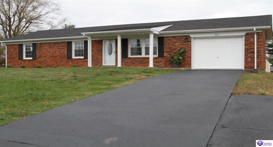 Pear Orchard Rd NW, Elizabethtown, Kentucky 42701, ,2 BathroomsBathrooms,For Sale,Pear Orchard Rd NW,HK24004525