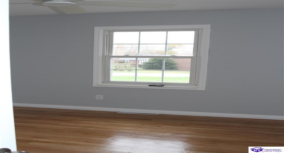 Pear Orchard Rd NW, Elizabethtown, Kentucky 42701, ,2 BathroomsBathrooms,For Sale,Pear Orchard Rd NW,HK24004525