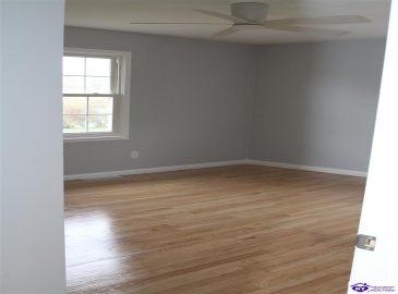 Pear Orchard Rd NW, Elizabethtown, Kentucky 42701, ,2 BathroomsBathrooms,For Sale,Pear Orchard Rd NW,HK24004525