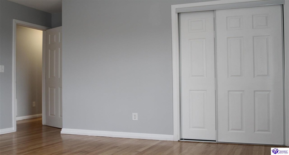 Pear Orchard Rd NW, Elizabethtown, Kentucky 42701, ,2 BathroomsBathrooms,For Sale,Pear Orchard Rd NW,HK24004525