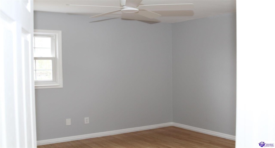 Pear Orchard Rd NW, Elizabethtown, Kentucky 42701, ,2 BathroomsBathrooms,For Sale,Pear Orchard Rd NW,HK24004525